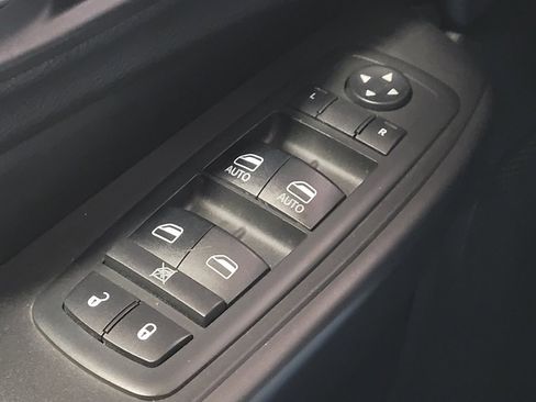 Used 2019 Jeep Cherokee Trailhawk image 27