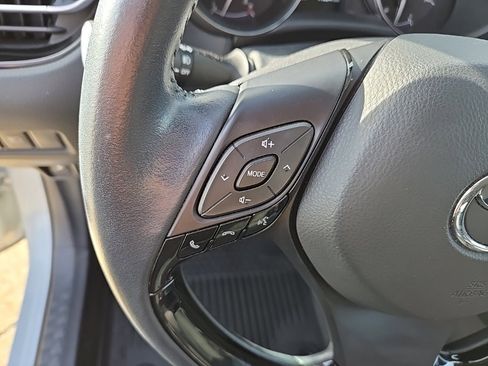 Used 2022 Toyota C-HR XLE image 20