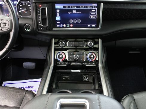 Used 2021 GMC Yukon XL Denali w/ LPO, Illumination Package AWD/4WD image 23