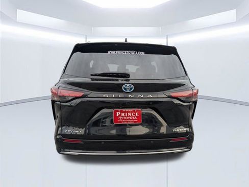 Used 2025 Toyota Sienna Platinum AWD/4WD image 5