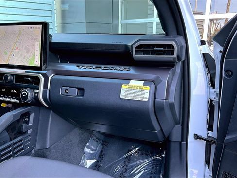 Used 2025 Toyota Tacoma TRD Sport w/ TRD Sport Upgrade Package AWD/4WD image 16