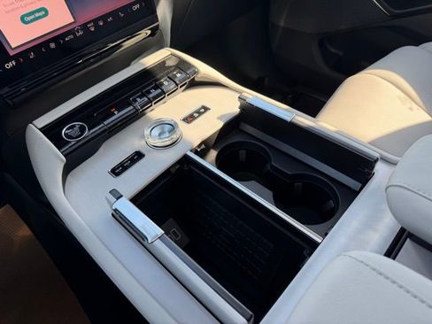 New 2026 Lincoln Navigator L Reserve AWD/4WD image 29