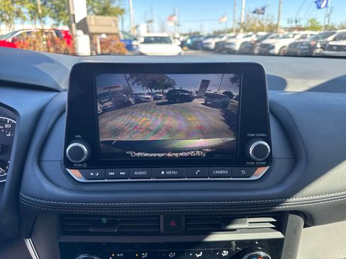 Certified 2025 Nissan Rogue S image 17