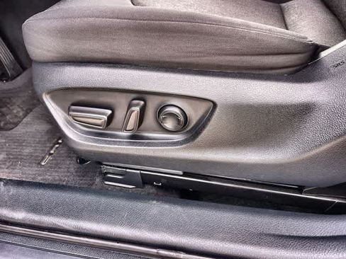 Used 2022 Toyota Camry LE w/ Carpet Mat Package (TMS) FWD image 30