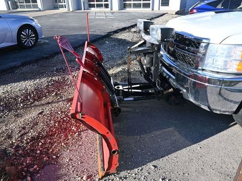 Used 2014 Chevrolet Silverado 3500 W/T w/ Snow Plow Prep Package image 9