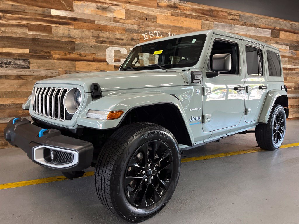 Used 2024 Jeep Wrangler Unlimited Sahara w/ Safety Group AWD/4WD image 16