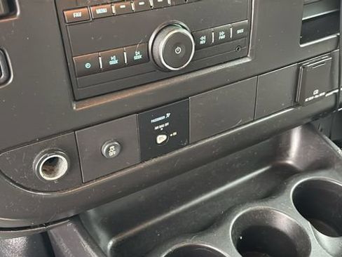 Used 2017 Chevrolet Express 3500 RWD image 17