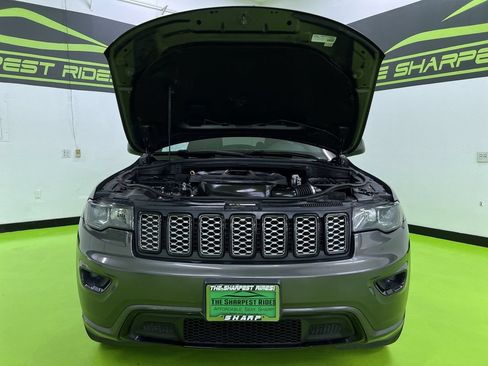 Used 2018 Jeep Grand Cherokee Altitude AWD/4WD image 4