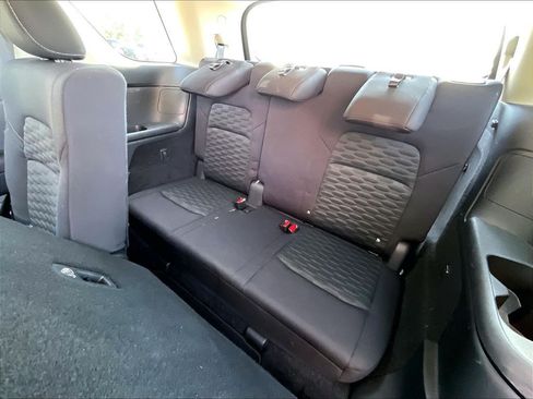 Used 2022 Nissan Pathfinder SV AWD/4WD image 16