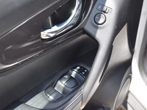 Used 2020 Nissan Rogue SV AWD/4WD image 21