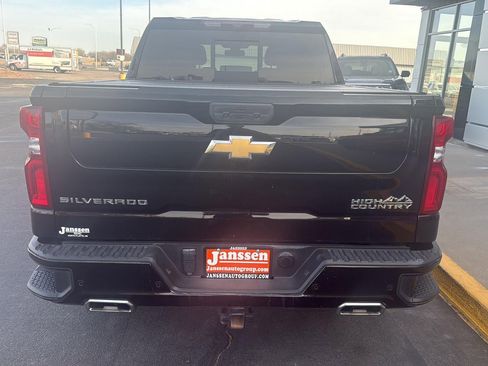 Used 2021 Chevrolet Silverado 1500 High Country w/ Safety Package II image 3