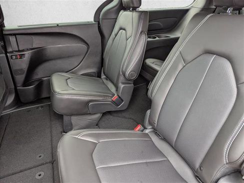 New 2026 Chrysler Pacifica Select w/ S Appearance Package FWD image 24