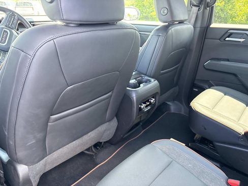Used 2025 GMC Acadia AT4 AWD/4WD image 16