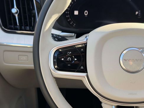 New 2026 Volvo XC60 B5 Ultra w/ Protection Package Premier image 8
