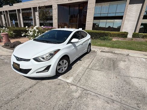 Used 2016 Hyundai Elantra SE FWD image 2