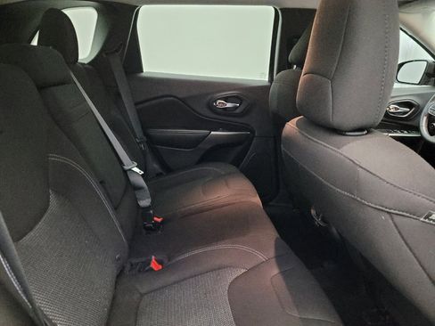 Used 2019 Jeep Cherokee Latitude w/ Popular Appearance Group image 19