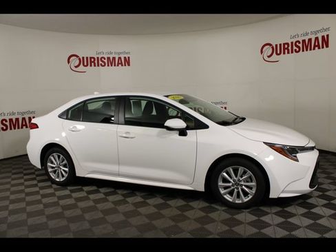 Used 2026 Toyota Corolla LE w/ LE Premium Package FWD image 9