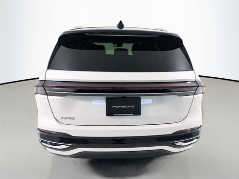 Used 2025 Lincoln Nautilus Reserve image 5