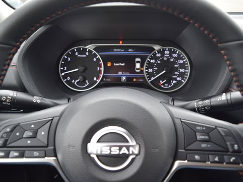 Used 2025 Nissan Sentra SR w/ SR Premium Package FWD image 14