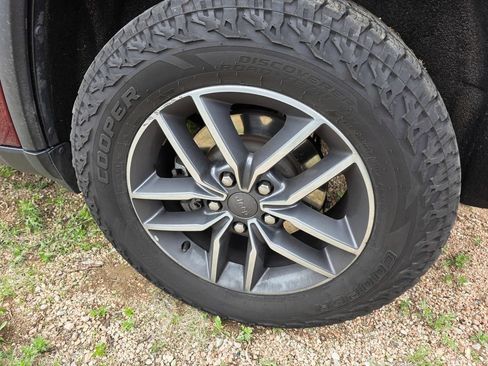 Used 2019 Jeep Grand Cherokee Limited AWD/4WD image 9