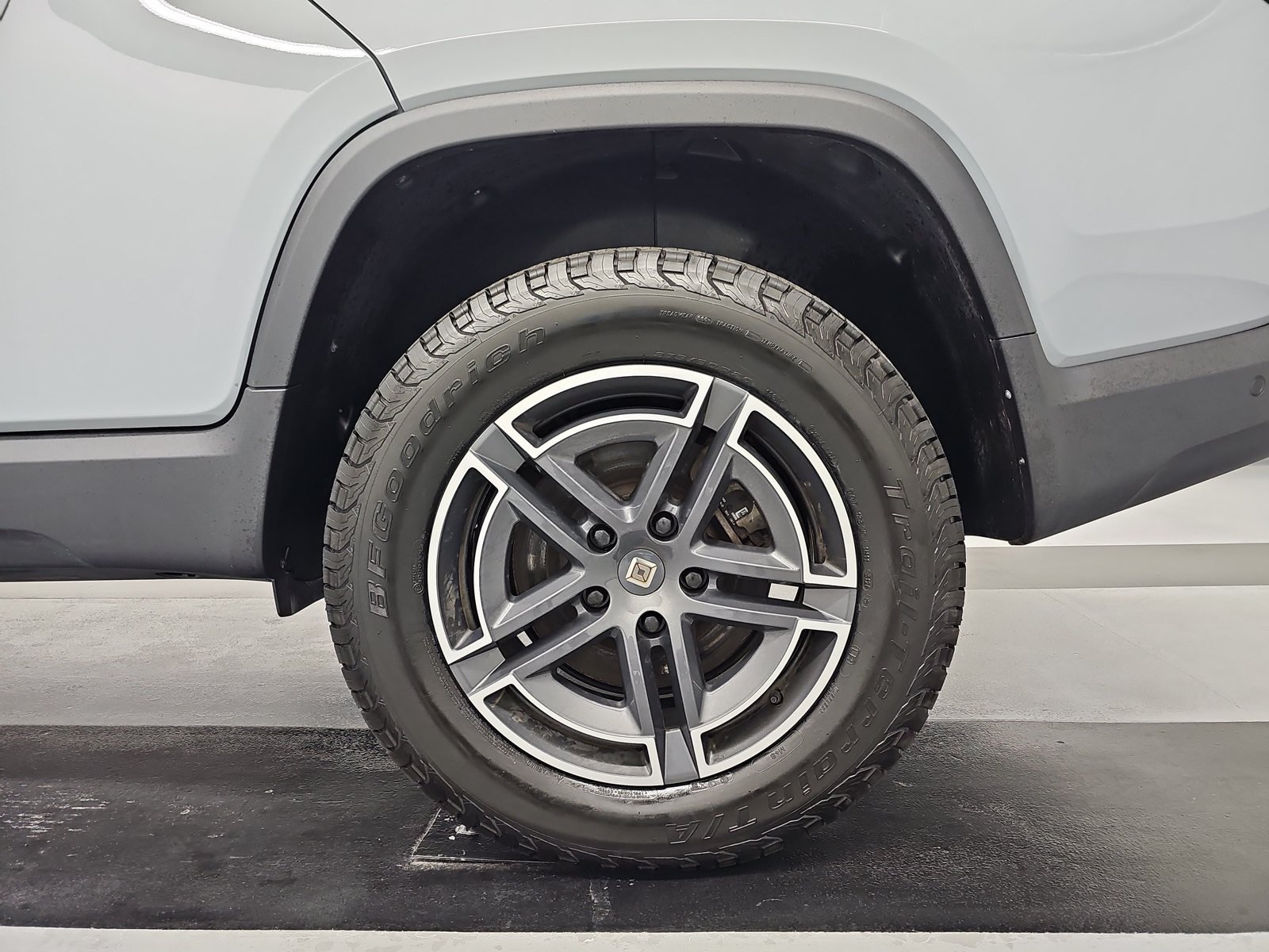 Used 2025 Rivian R1T Adventure Dual AWD/4WD image 10