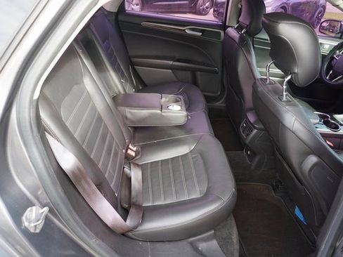 Used 2014 Ford Fusion SE w/ Equipment Group 202A image 19