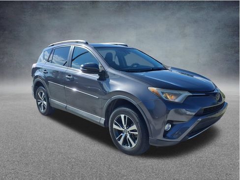 Used 2016 Toyota RAV4 XLE w/ Convenience Package FWD image 4