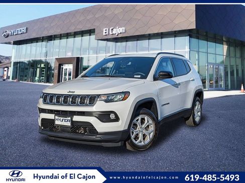 Used 2024 Jeep Compass Latitude AWD/4WD image 1
