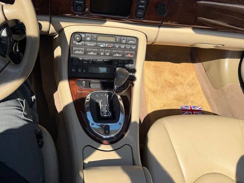 Used 2004 Jaguar XK8 Convertible RWD image 22