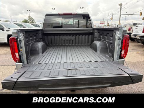 New 2026 GMC Sierra 1500 SLT AWD/4WD image 9