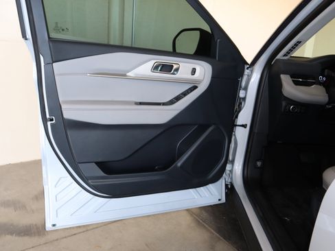 New 2026 Ford Explorer Active w/ Active Comfort Package image 30