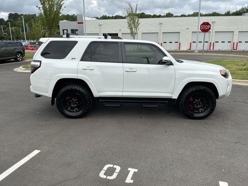 Used 2022 Toyota 4Runner SR5 Premium AWD/4WD image 11