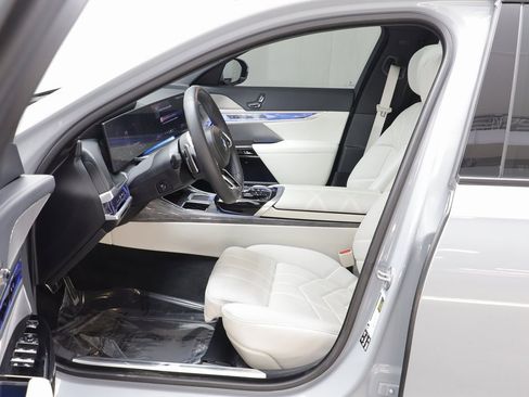 Used 2024 BMW 760i xDrive w/ Premium Package 2 image 6