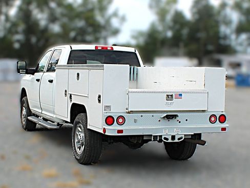 Used 2024 RAM 2500 Tradesman w/ Chrome Appearance Group AWD/4WD image 4