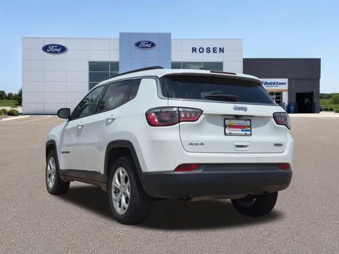 Used 2024 Jeep Compass Latitude AWD/4WD image 5