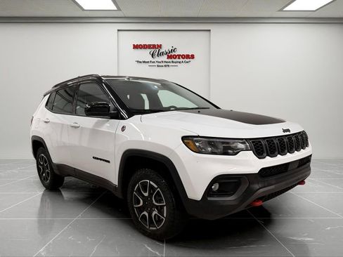 Used 2025 Jeep Compass Trailhawk AWD/4WD image 1
