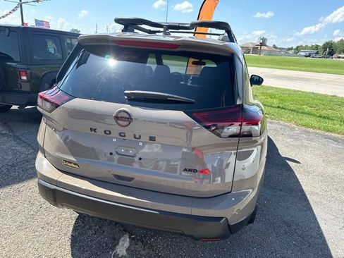 Used 2025 Nissan Rogue SV AWD/4WD image 11