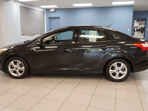 Used 2014 Ford Focus SE w/ SE Winter Package FWD image 2