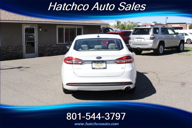 Used 2017 Ford Fusion SE FWD image 4