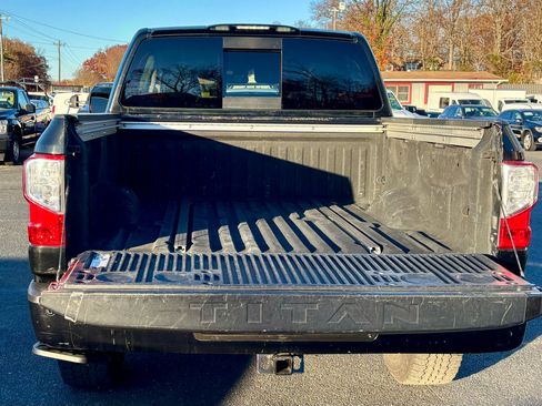 Used 2018 Nissan Titan PRO-4X w/ Pro-4x Convenience Package image 9