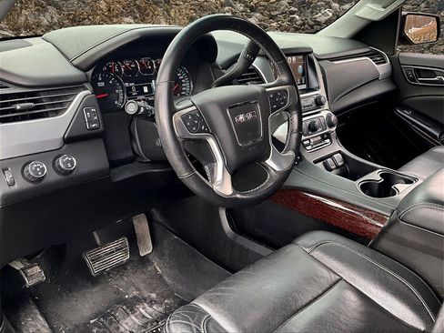 Used 2017 GMC Yukon SLT image 11