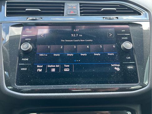 Used 2019 Volkswagen Tiguan SE w/ Panoramic Sunroof Package FWD image 28