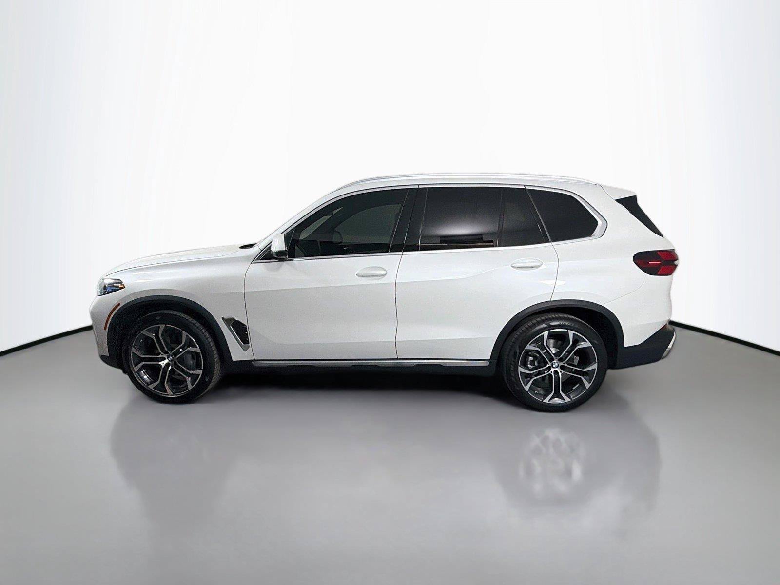 New 2026 BMW X5 xDrive40i w/ Climate Comfort Package AWD/4WD image 8