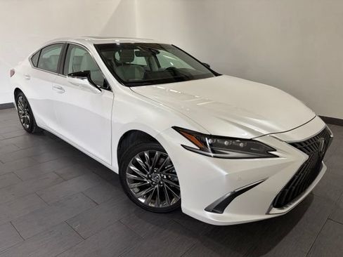 Used 2025 Lexus ES 300h Ultra Luxury w/ Accessory Package (Z1) FWD image 7