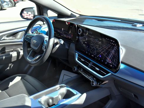 Used 2025 Chevrolet Equinox EV LT w/ Convenience Package image 54