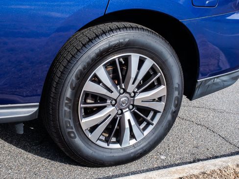 Used 2019 Nissan Pathfinder SV image 6