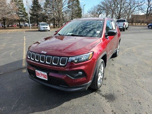 Used 2022 Jeep Compass Latitude image 2