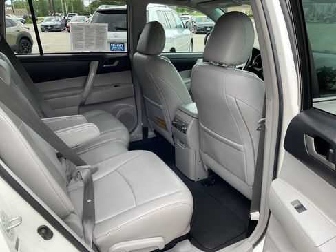 Used 2012 Toyota Highlander SE w/ Tow Pkg AWD/4WD image 36