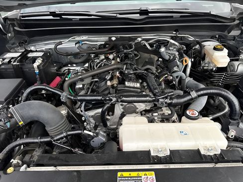 Used 2025 Toyota Tacoma SR5 AWD/4WD image 29