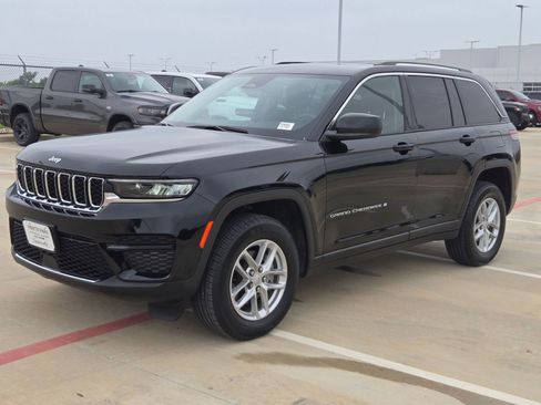 Used 2023 Jeep Grand Cherokee Laredo w/ Luxury Tech Group I RWD image 7